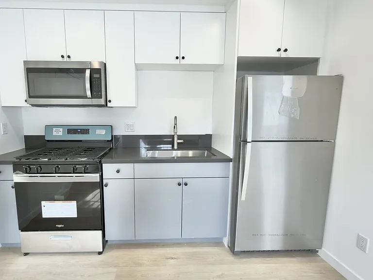 1732 Crenshaw Blvd #9 — Photo 2