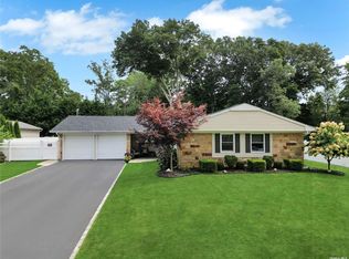 5 Skylark Ln, Stony Brook, NY 11790