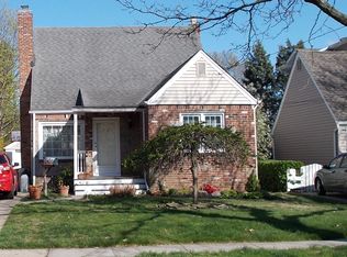 173 Beech St, Floral Park, NY 11001