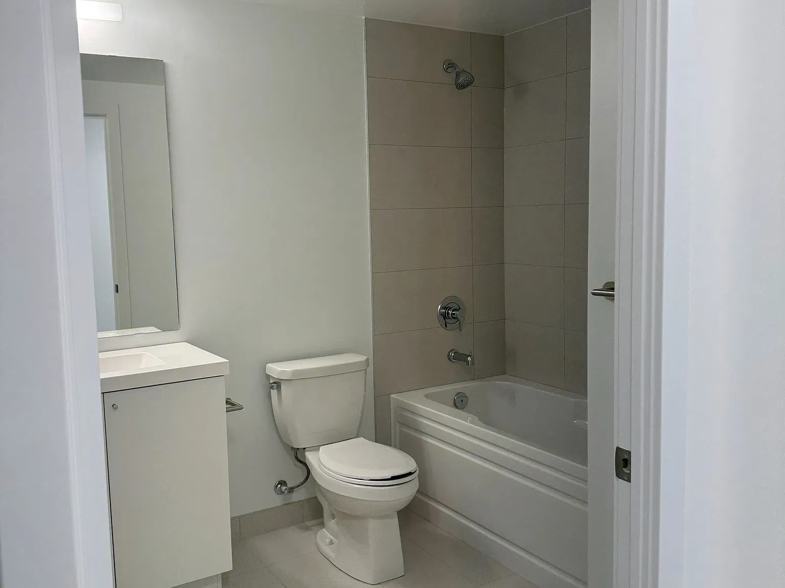 3 bed, $2,835 — Photo 3