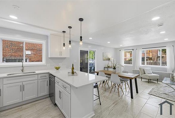 1st image of 204 Webster St NE APT 1