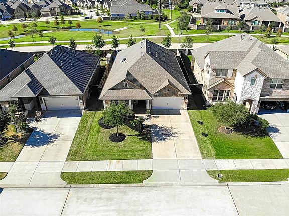 4th image of 3211 Breeze Bluff Way