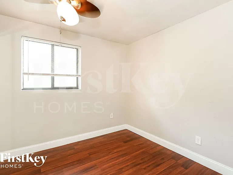 3763 SW 17th St — Photo 13