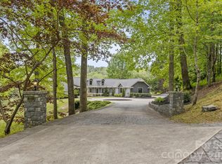 301 Winding Meadows Dr, Flat Rock, NC 28731