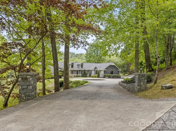 301 Winding Meadows Dr, Flat Rock, NC 28731