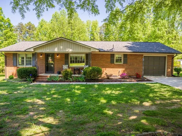 1084 Fordland Dr, Halifax, VA 24558