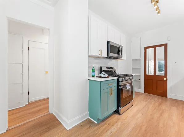 114 Oak Street image 8 of 41