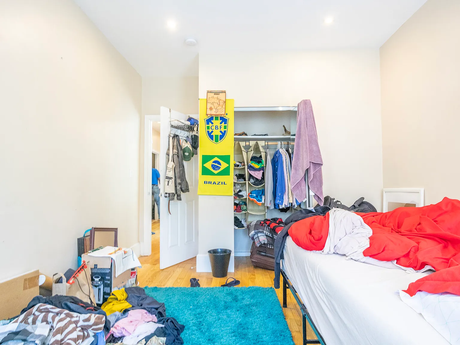 3 bed, 9999 sqft, $3,300 — Photo 3