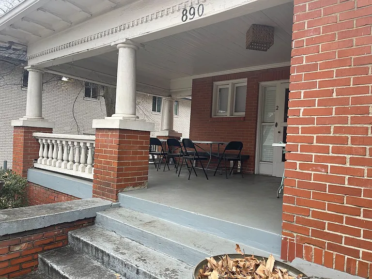Highland Ave NE, 890 — Photo 3