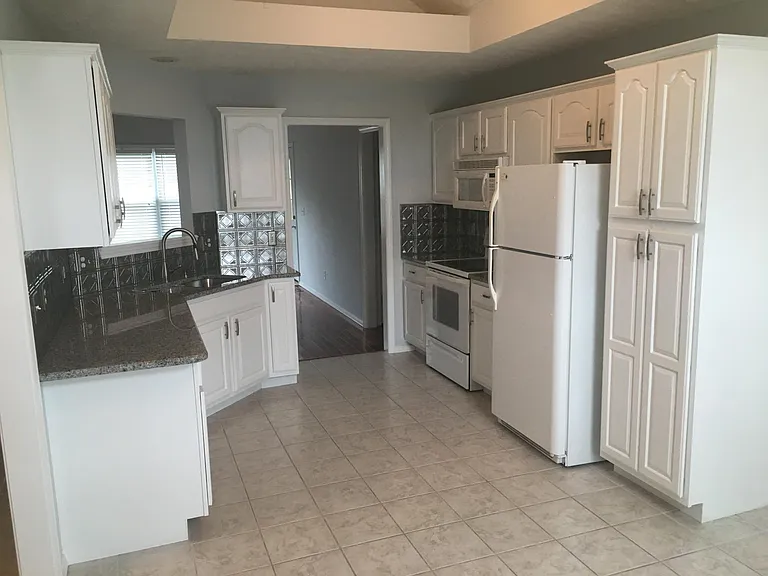 604 Ryleigh Cir — Photo 4