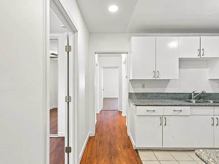 956 Elden Ave — Photo 5
