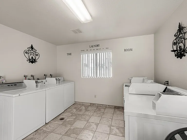 Park Place Apartments — Photo 23