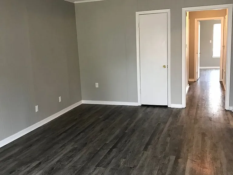 601 Robbins St — Photo 2