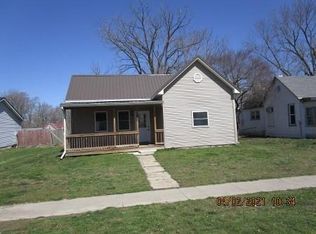 580 E 7th St, Neoga, IL 62447