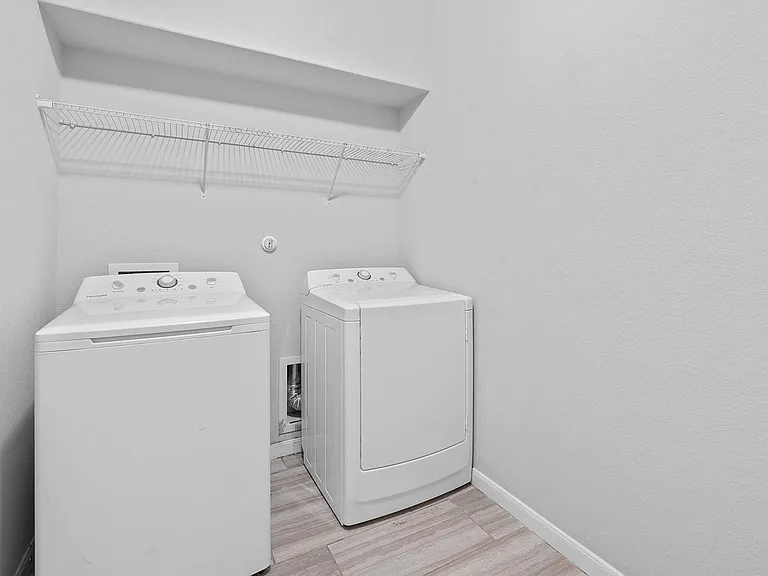 307 Parkside Dr — Photo 28