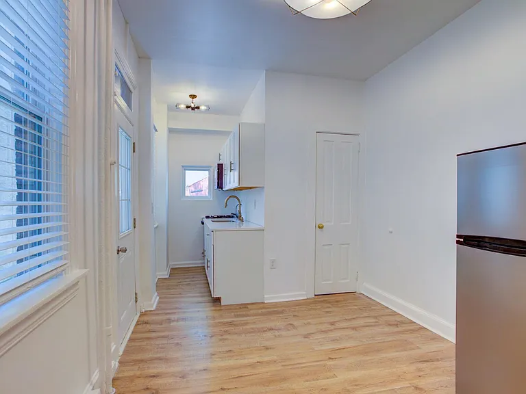 329 E Chestnut St #1 — Photo 11