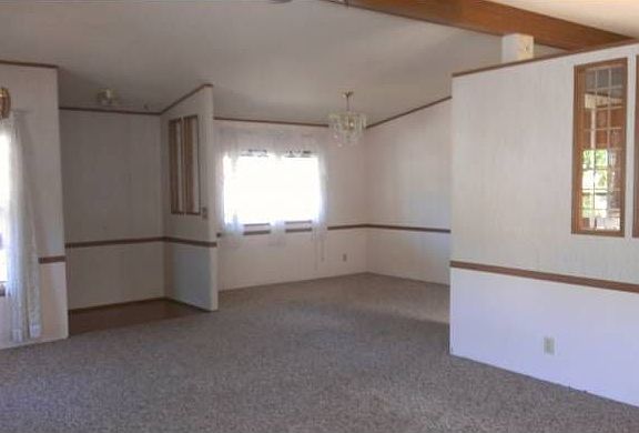 Living room into the dinn