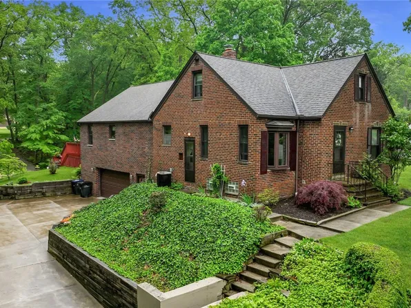 5016 E Pleasant Valley Rd, Independence, OH 44131