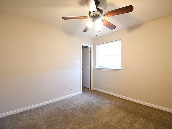 5th image of 4427 Calumet St #1