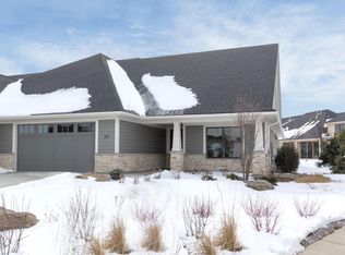 1098 Fox Hill Ln SW, Rochester, MN 55902