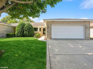 864 Blue Jay Way, Dyer, IN