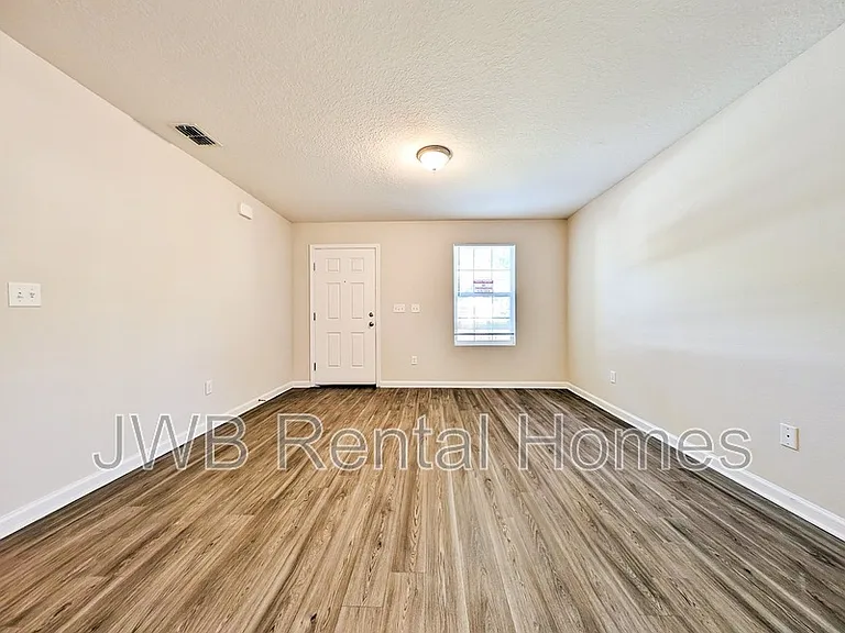 1143 Van Buren St — Photo 6