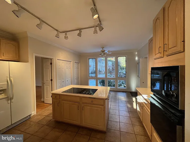 5179 Macomb St NW — Photo 6