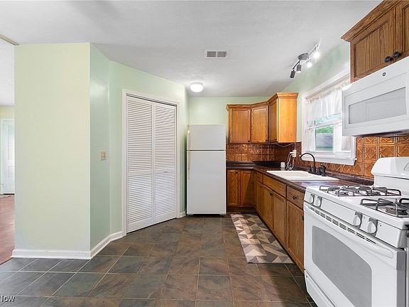 5th image of 293 W 14th St