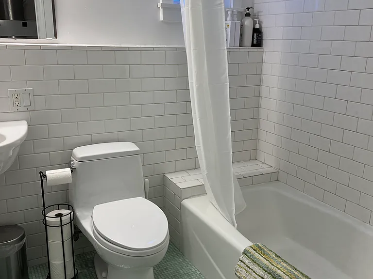 900 Union St #6 — Photo 13