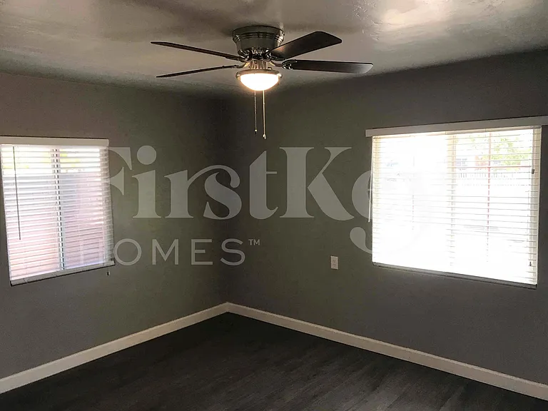 4319 N 15th Ave — Photo 8