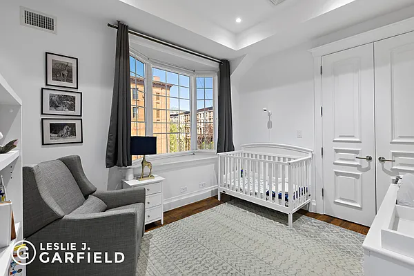 Sold by Leslie J. Garfield | media 10