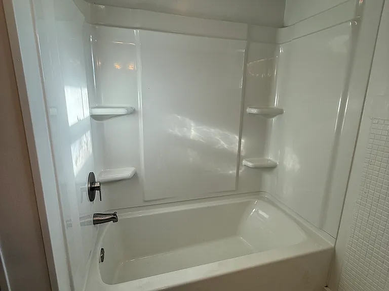 1005 Victoria Ave — Photo 18