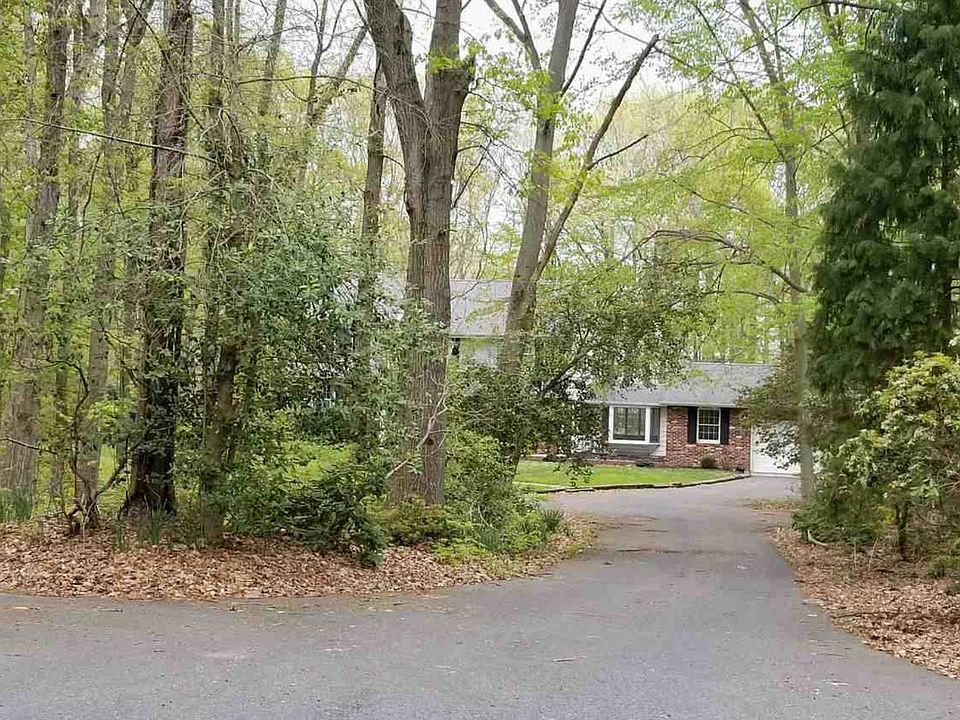 2nd image of 150 Cedar Rd