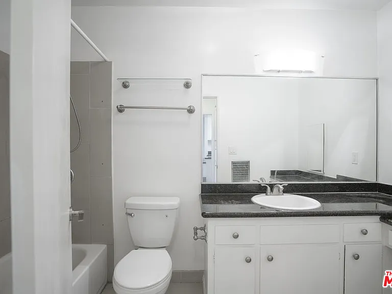 425 S Kenmore Ave #311 — Photo 20
