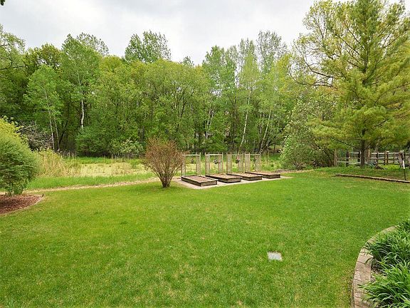 3rd image of 4244 Elizabeth Ln