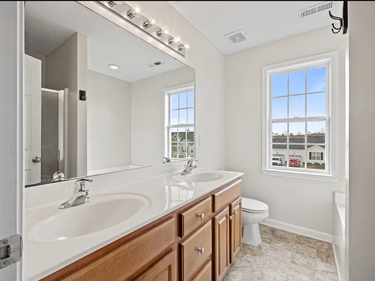 137 Woodglen Dr — Photo 10