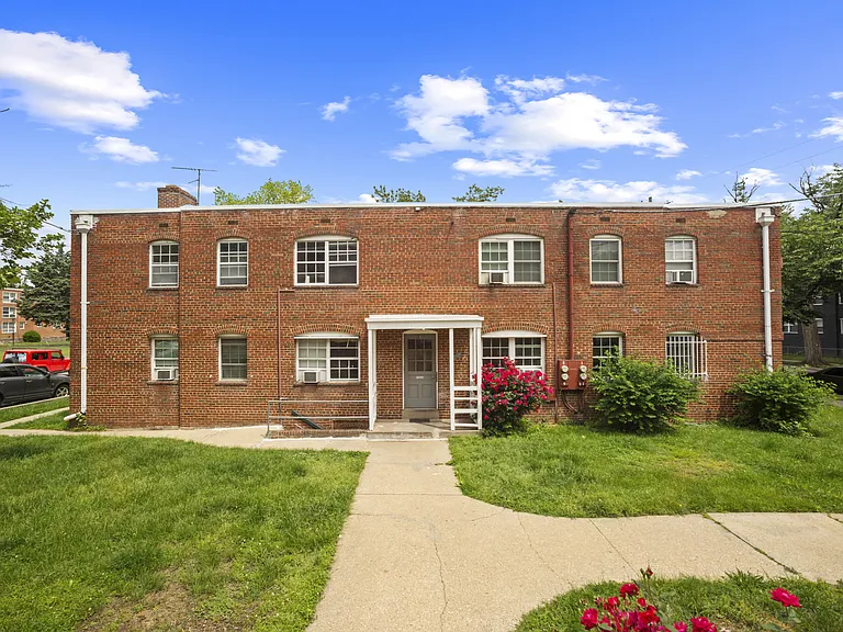 30 Danbury St SE #1 — Photo 30