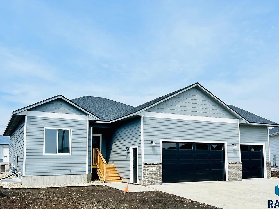 1st image of 121 Atlantic Cir