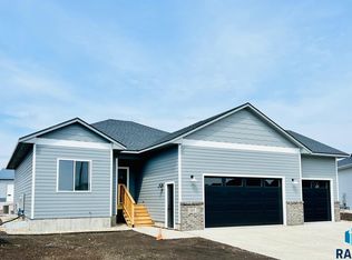 121 Atlantic Cir, Harrisburg, SD 57032