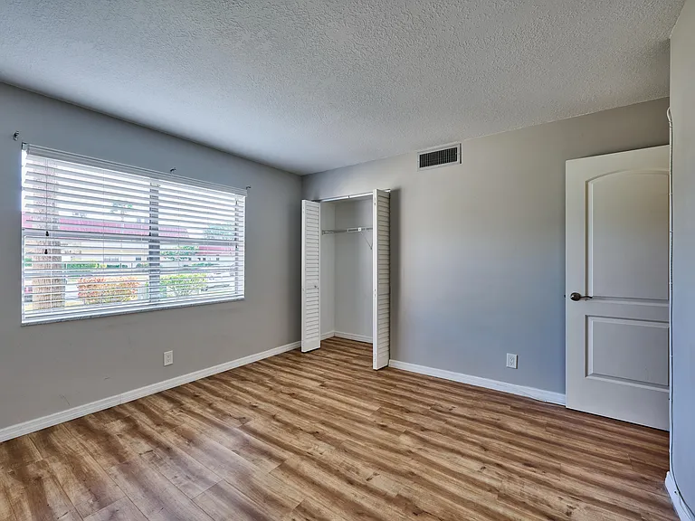 12021 W Greenway Dr — Photo 28