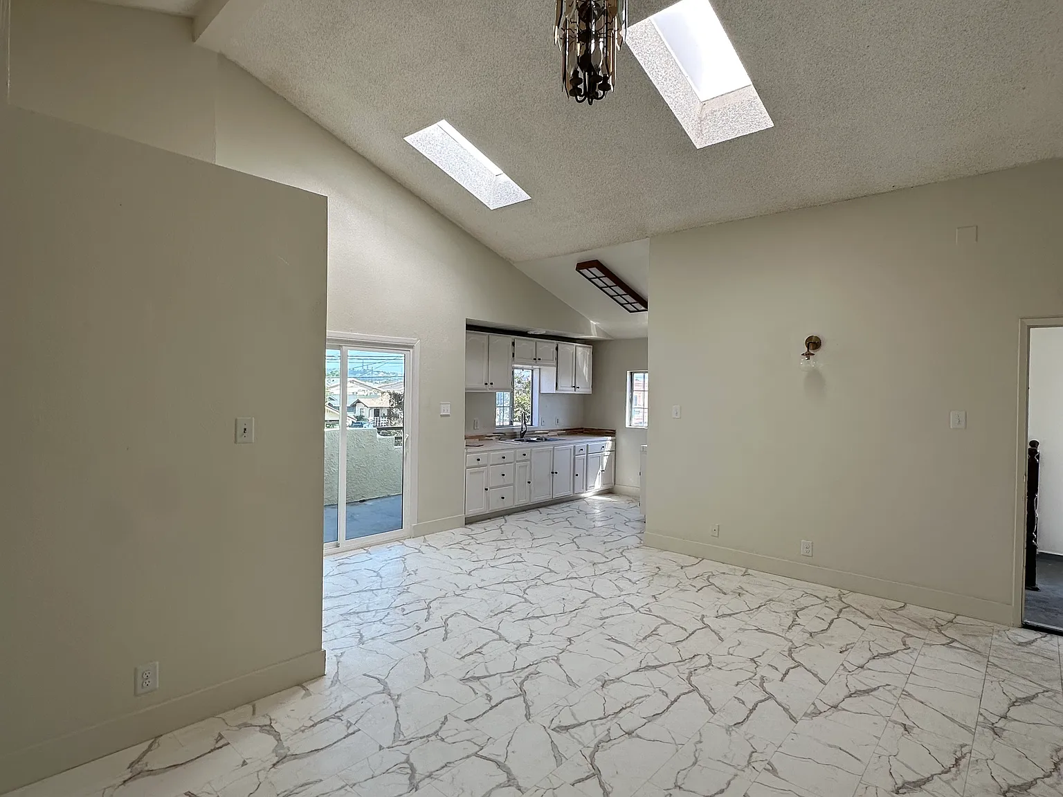 3 bed, 1150 sqft, $3,000 — Photo 2