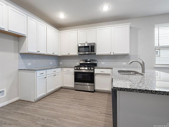3rd image of 10309 LUNEVILLE LN