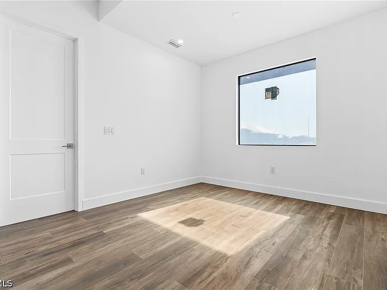 2803 44th St SW — Photo 23