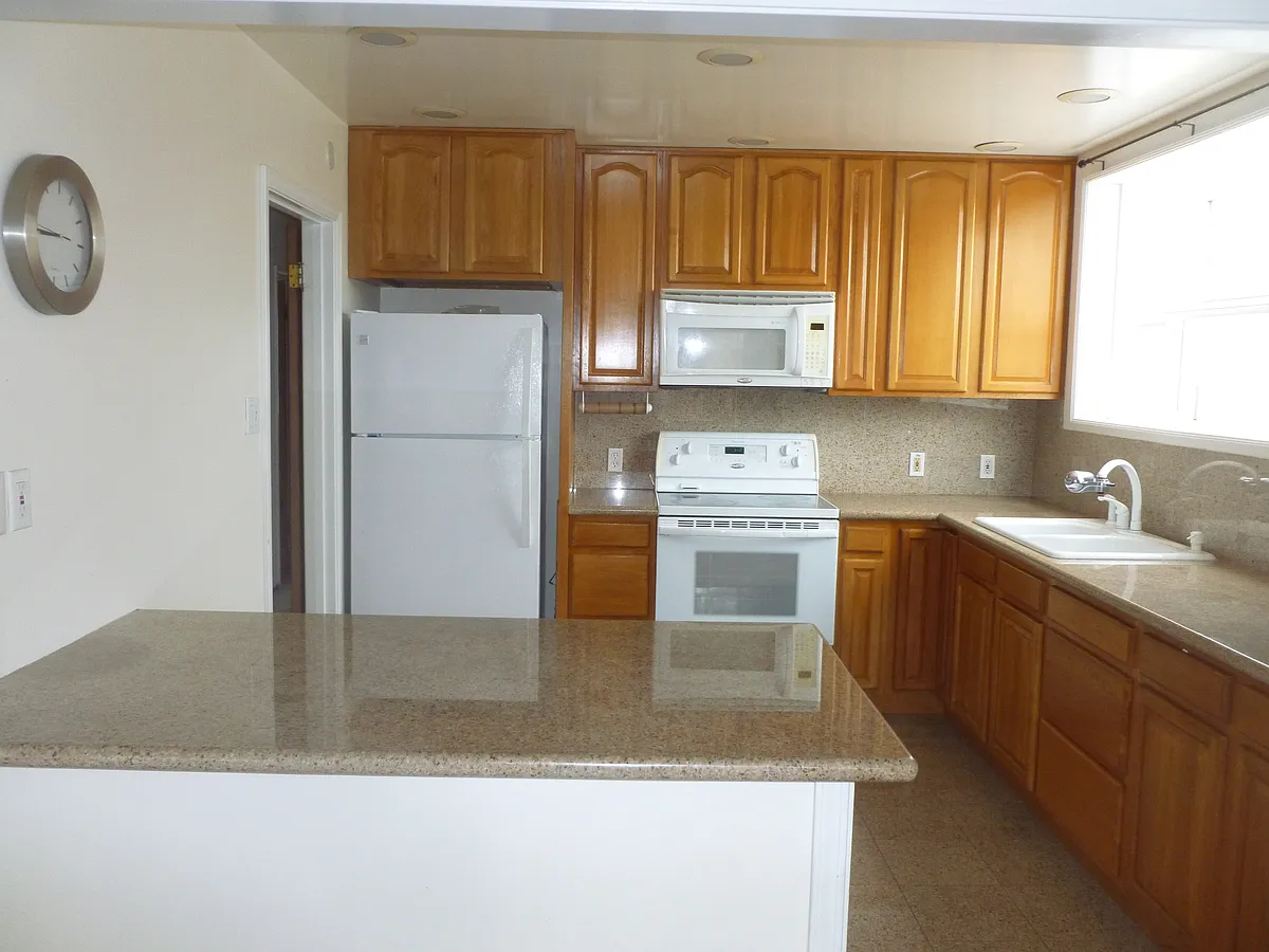 Building Photo - 492 Westmoor Ave
