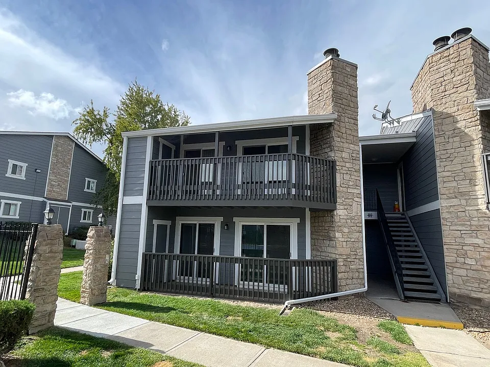 3464 S Eagle St #204