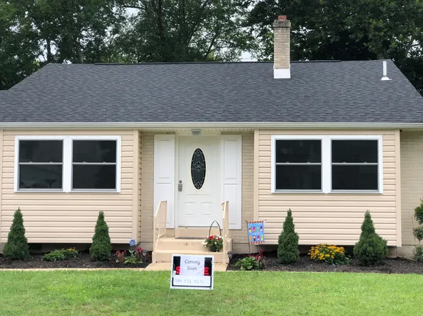 116 Lake Dr, Downingtown, PA 19335