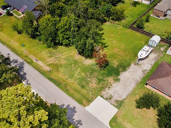 3rd image of Eastbrook Dr