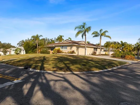 4001 Harbor Hills Dr, Largo, FL 33770