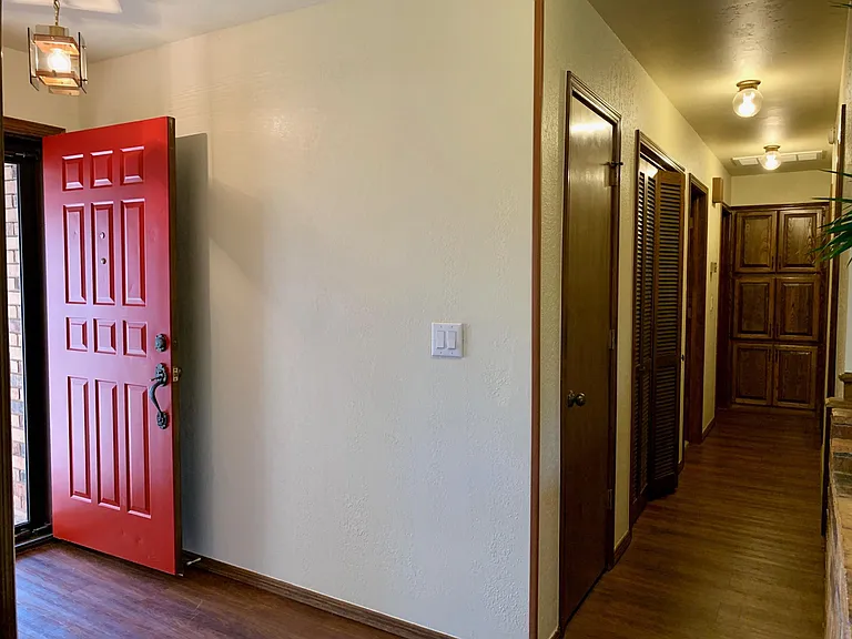 1419 Pickford Ln — Photo 9
