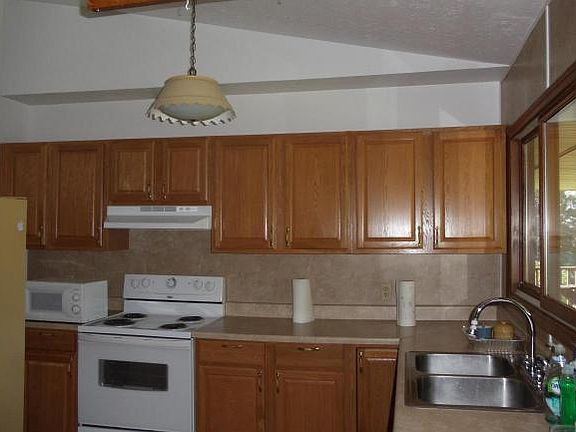 4th image of 504 Deerwood Dr
